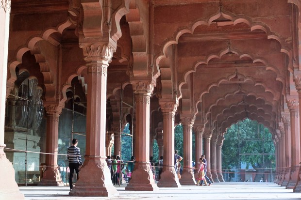 Colonnade surrounding Red Fort